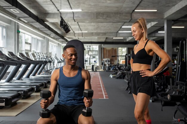 Jak prawidłowo łączyć trening siłowy i cardio dla maksymalnych efektów?