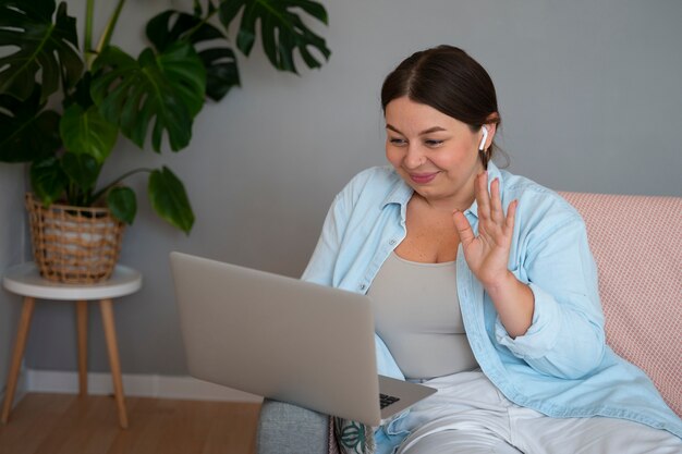 Jakie korzyści niesie ze sobą terapia psychologiczna online?