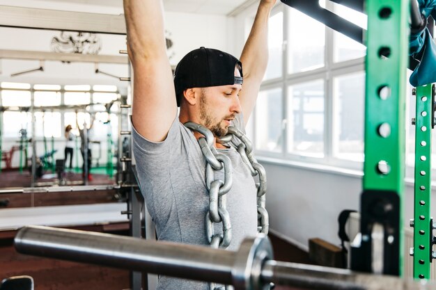 Jak odpowiednia technika oddychania może poprawić efektywność treningu siłowego?